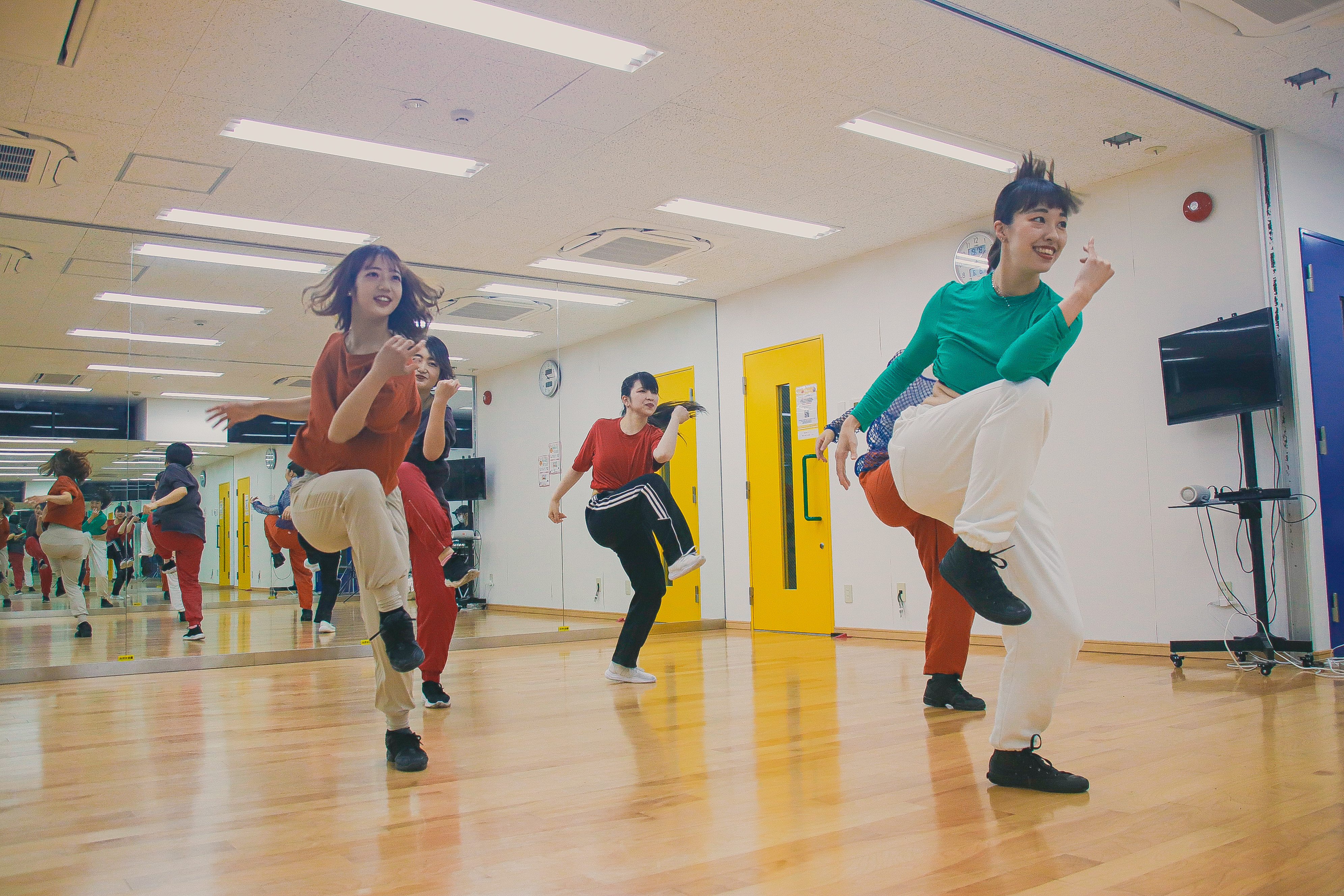 K-POPの振り入れをする様子